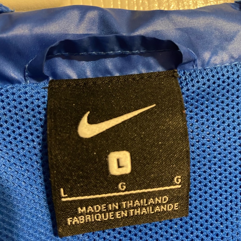 Nike Rain Jacket - Picture 3 of 4